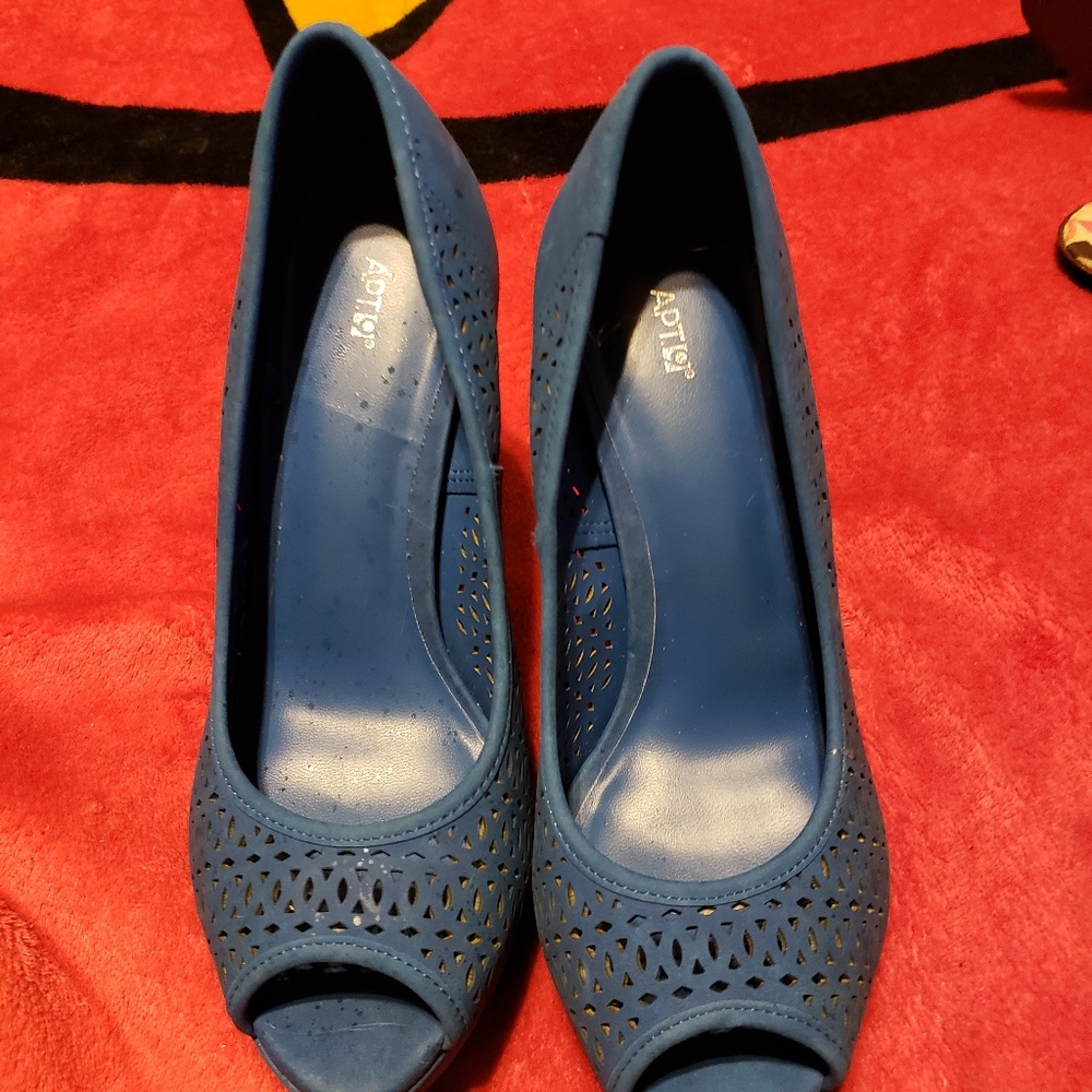 APT. 9 Platform High Heel Shoes Size 6